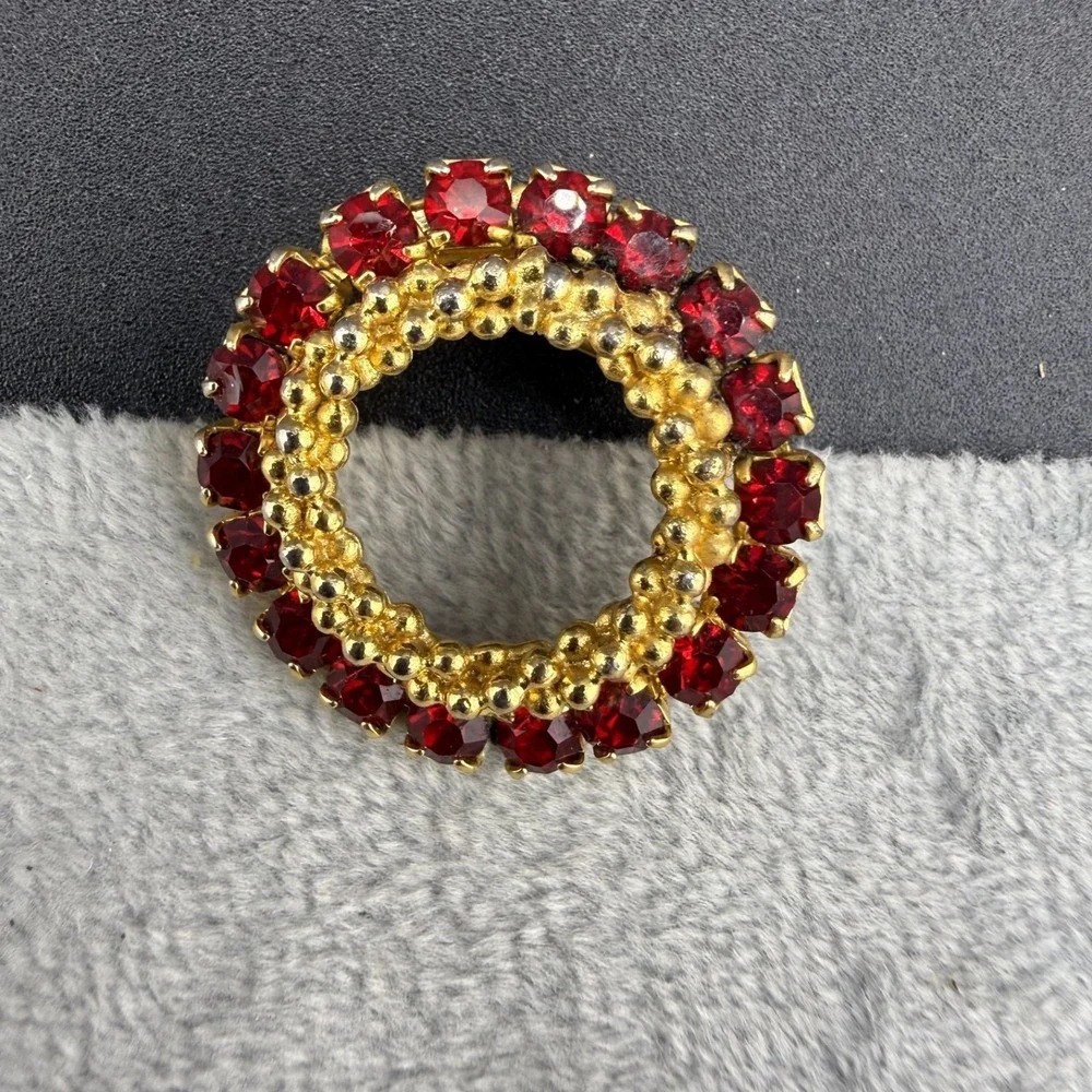 Vintage Rhinestone Brooch Red Circle Gold‎ Tone